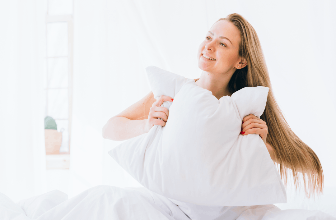 blonde-girl-posing-bed blonde-girl-posing-bed